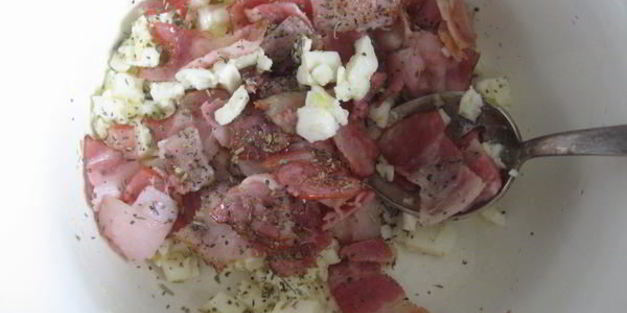 перец, фаршированный моцареллой и беконом