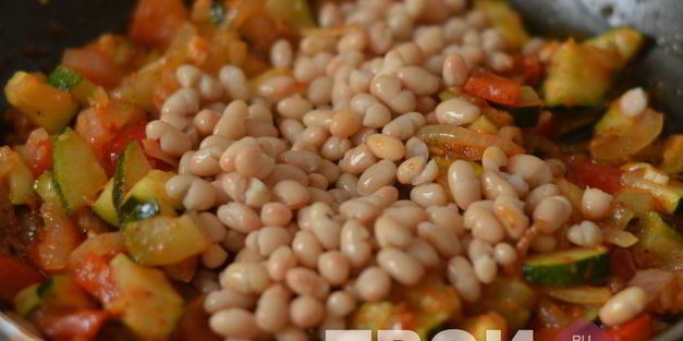 тушеная фасоль с овощами