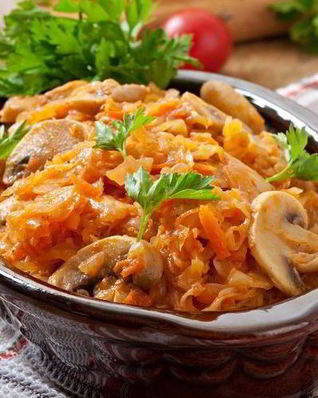 Тушеная капуста с грибами и картошкой