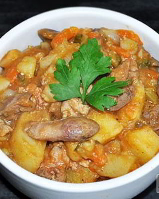 Тушеная картошка с куриными потрошками