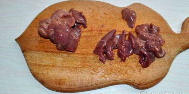 тушеная картошка с куриными потрошками