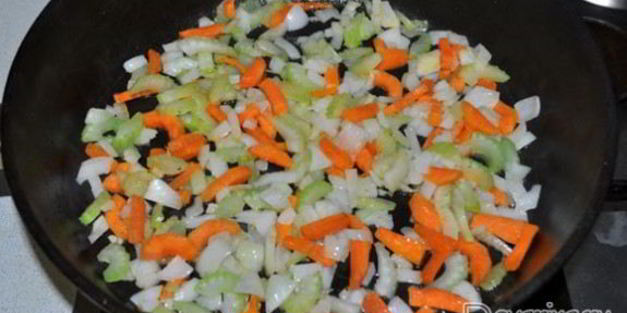 тушеная картошка с куриными потрошками