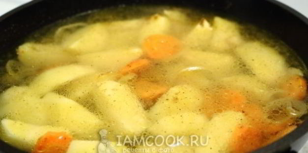 тушеная картошка с морковью и луком
