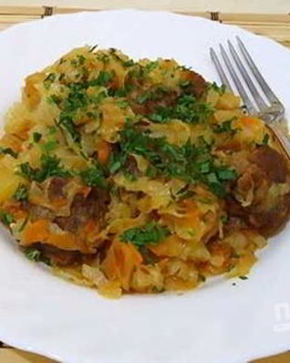 Тушенная капуста с мясом и картошкой