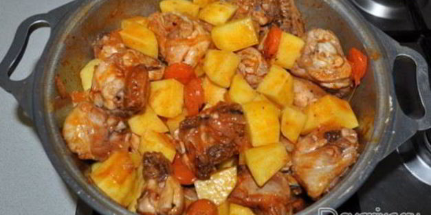 тушеный картофель с курицей