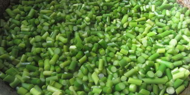 тушеные чесночные стрелки