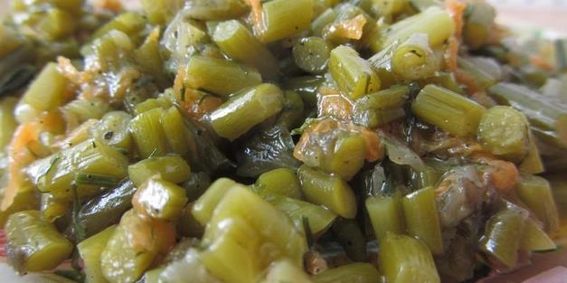 тушеные чесночные стрелки