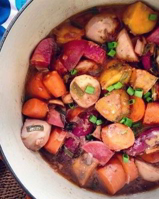 Тушеные овощи с красным вином и мускатным орехом