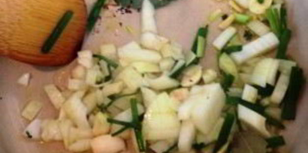 тушеные овощи с красным вином и мускатным орехом