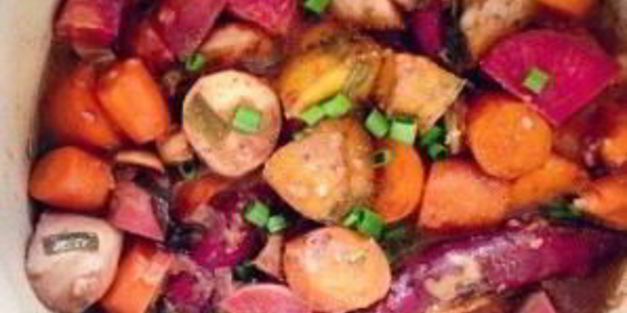 тушеные овощи с красным вином и мускатным орехом