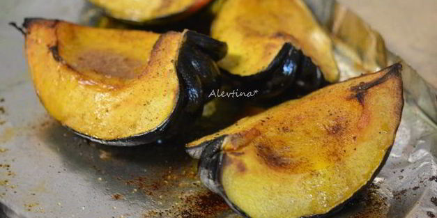 тыква акорн, запеченная с корицей