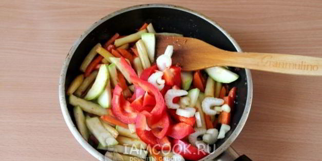 удон со стручковой фасолью по-японски