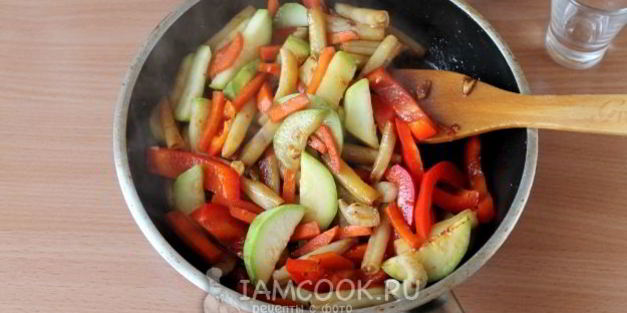 удон со стручковой фасолью по-японски