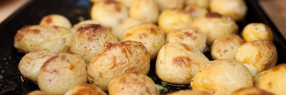 Запеченная молодая картошка