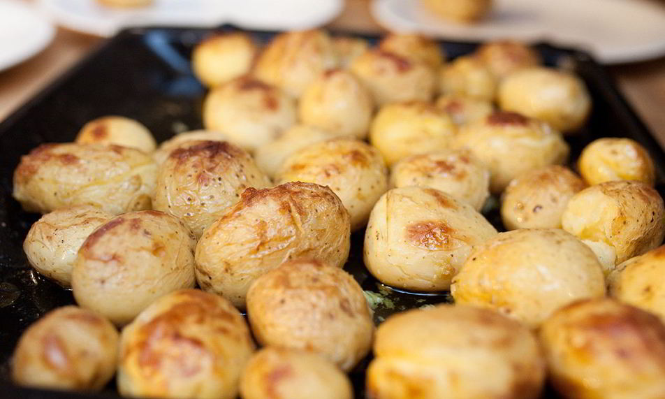 Рецепт запеченная молодая картошка