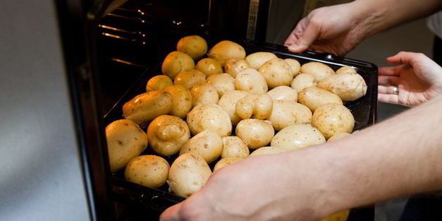 запеченная молодая картошка