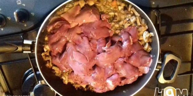 куриная печень с грибами