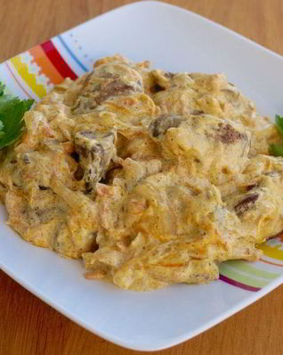 Куриная печень в сметанном соусе