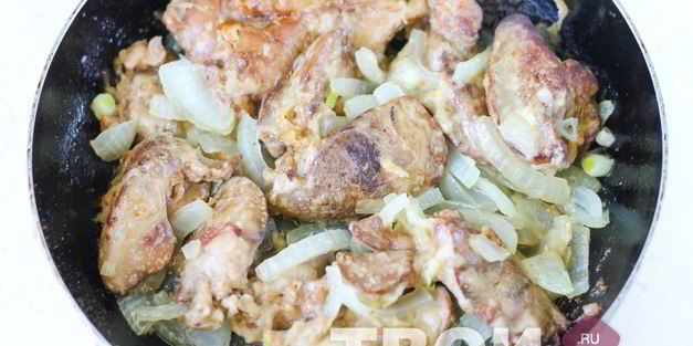 куриная печень, жареная с луком