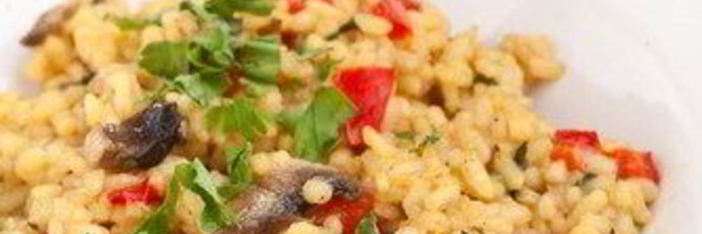 Куриный плов с грибами и базиликом