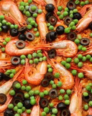 Паэлья с помидорами луком креветками