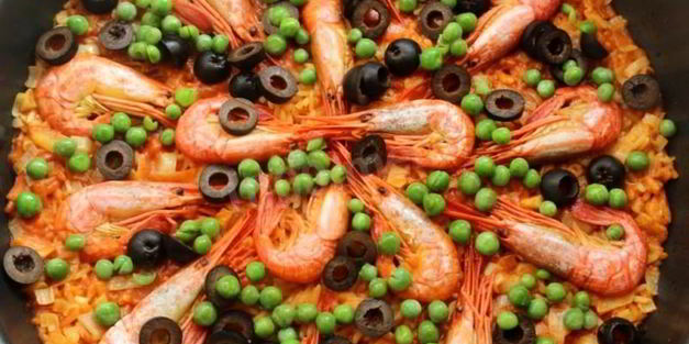 паэлья с помидорами луком креветками