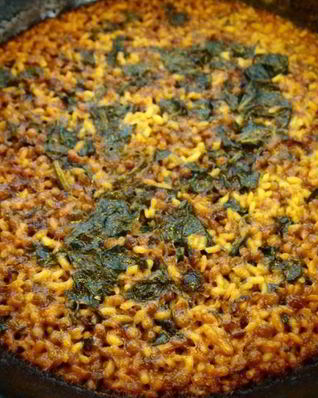 Паэлья со шпинатом и чечевицей по-аликантски