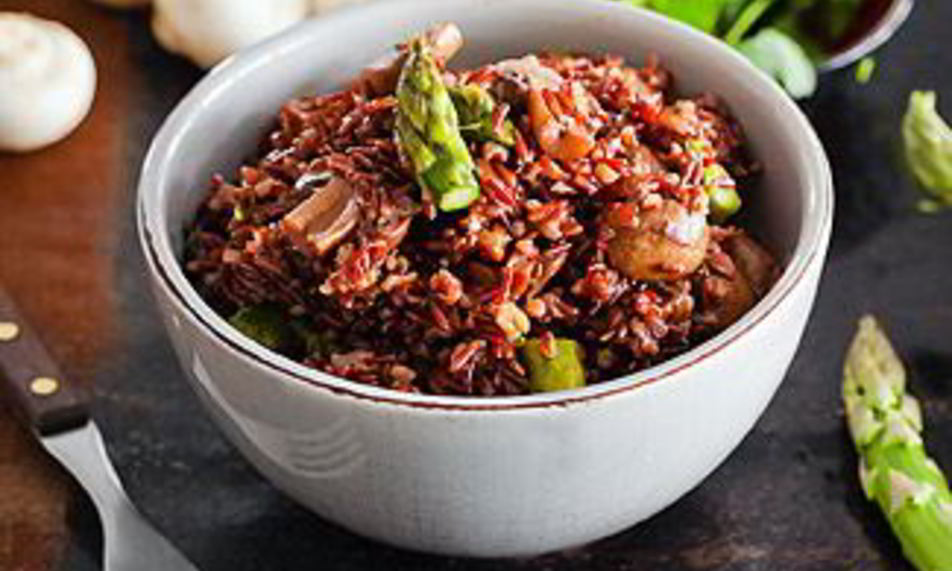 Рецепт пилав из коричневого риса, спаржи и грибов в мультиварке