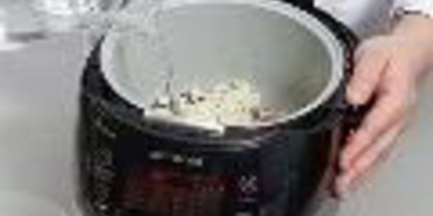 пилав из коричневого риса, спаржи и грибов в мультиварке