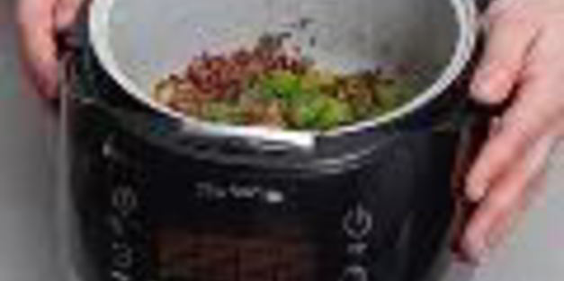 пилав из коричневого риса, спаржи и грибов в мультиварке