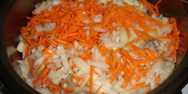 плов из курицы с изюмом