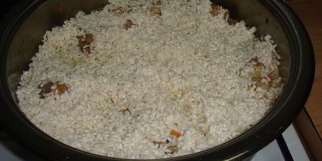 плов из курицы с изюмом