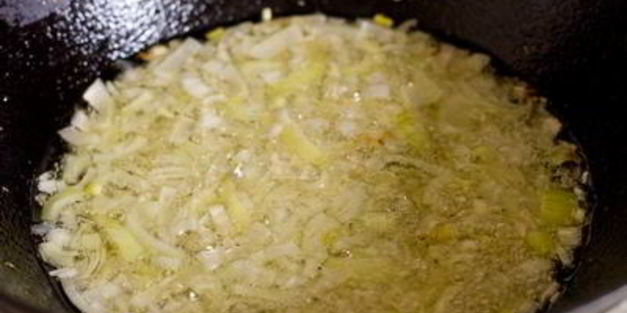 плов из курицы с нутом и изюмом