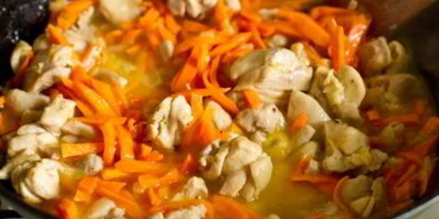 плов из курицы с нутом и изюмом