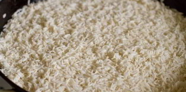 плов из курицы с нутом и изюмом