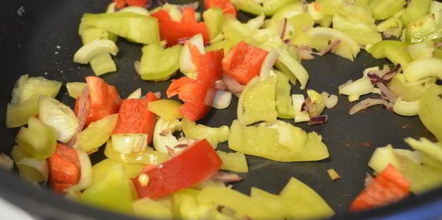 плов из кус-куса и куриного филе в восточном стиле