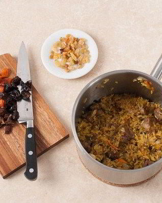 Плов с бараниной и сухофруктами