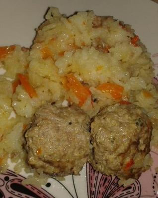 Плов с фрикадельками