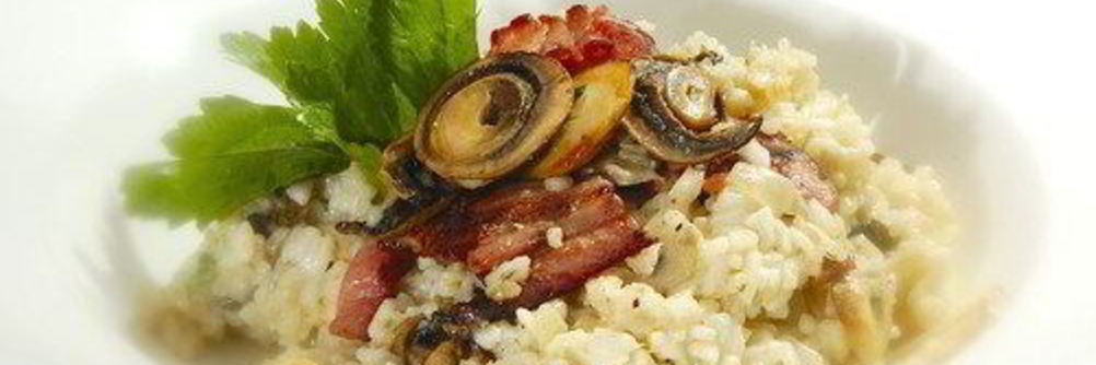 Плов с копченой макрелью и грибами