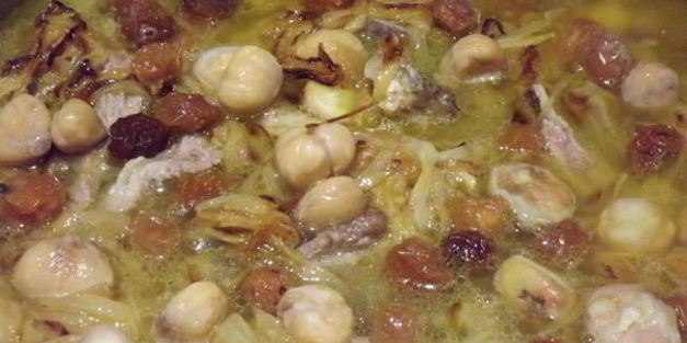 плов с курагой и изюмом