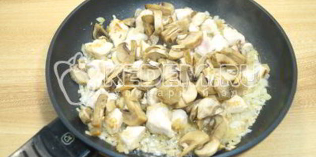 плов с курицей и грибами