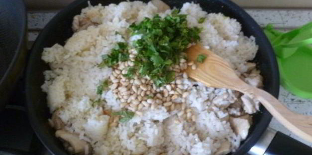 плов с лимоном и кедровыми орешками