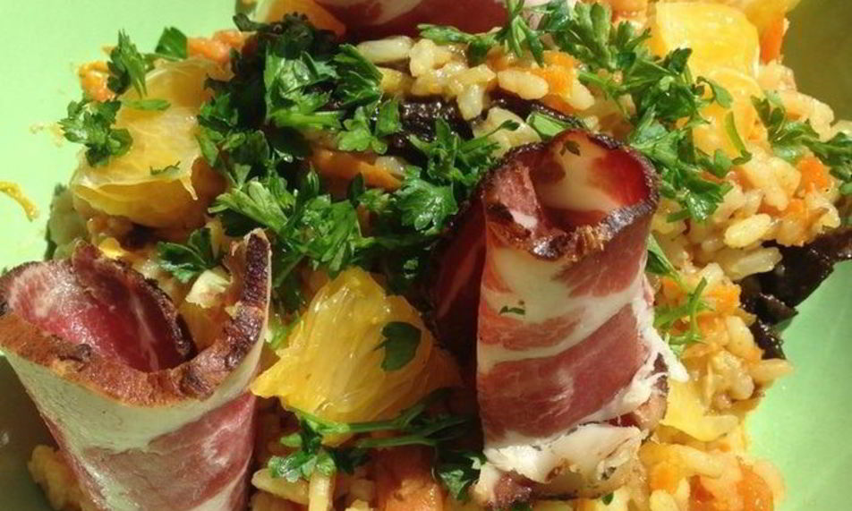 Рецепт плов с сухофруктами, апельсинами и копченой корейкой