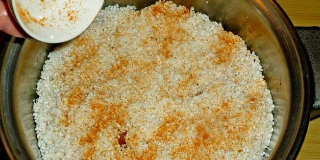 плов в кастрюле со свининой