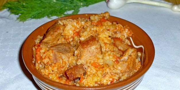 плов в кастрюле со свининой