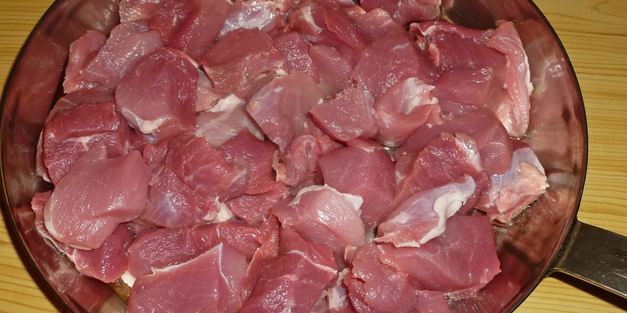 плов в кастрюле со свининой