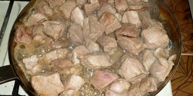плов в кастрюле со свининой