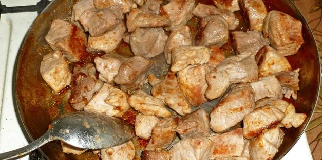 плов в кастрюле со свининой