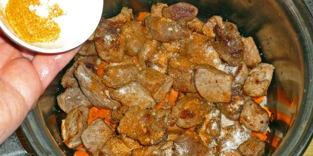 плов в кастрюле со свининой