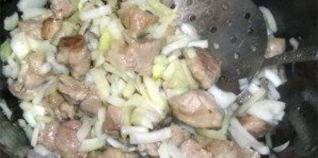 рассыпчатый плов из свинины